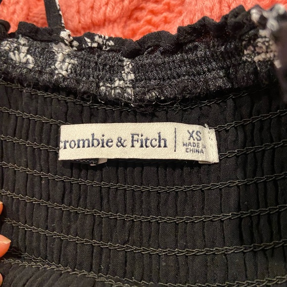 Abercrombie shirted top jumpsuit! Super cute and perfect for summer. 🤩☀️☀️ - Picture 3 of 3